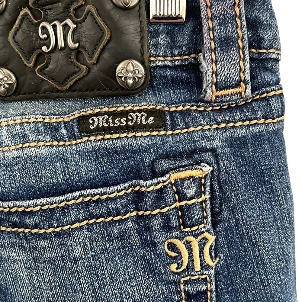 Miss Me Boyfriend Cuffed Capri Rhinestone Stud Jeans SZ 26
